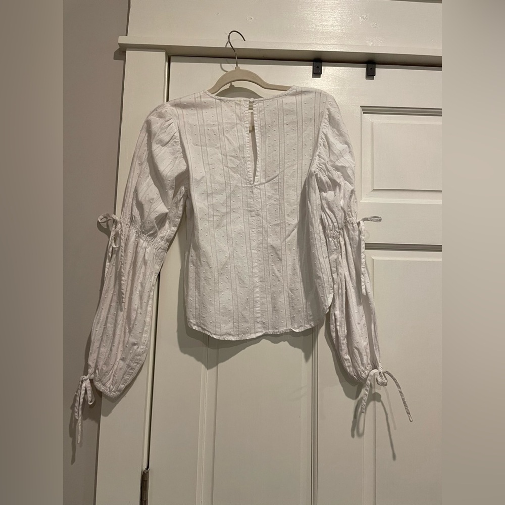 Gianni Bini White Long Sleeve Blouse with Bows on Sleeves - Picture 4 of 4